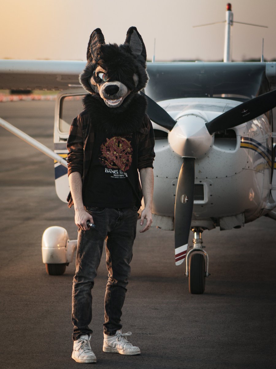 Wanna take a flight with a monster dog?~
#FursuitFriday