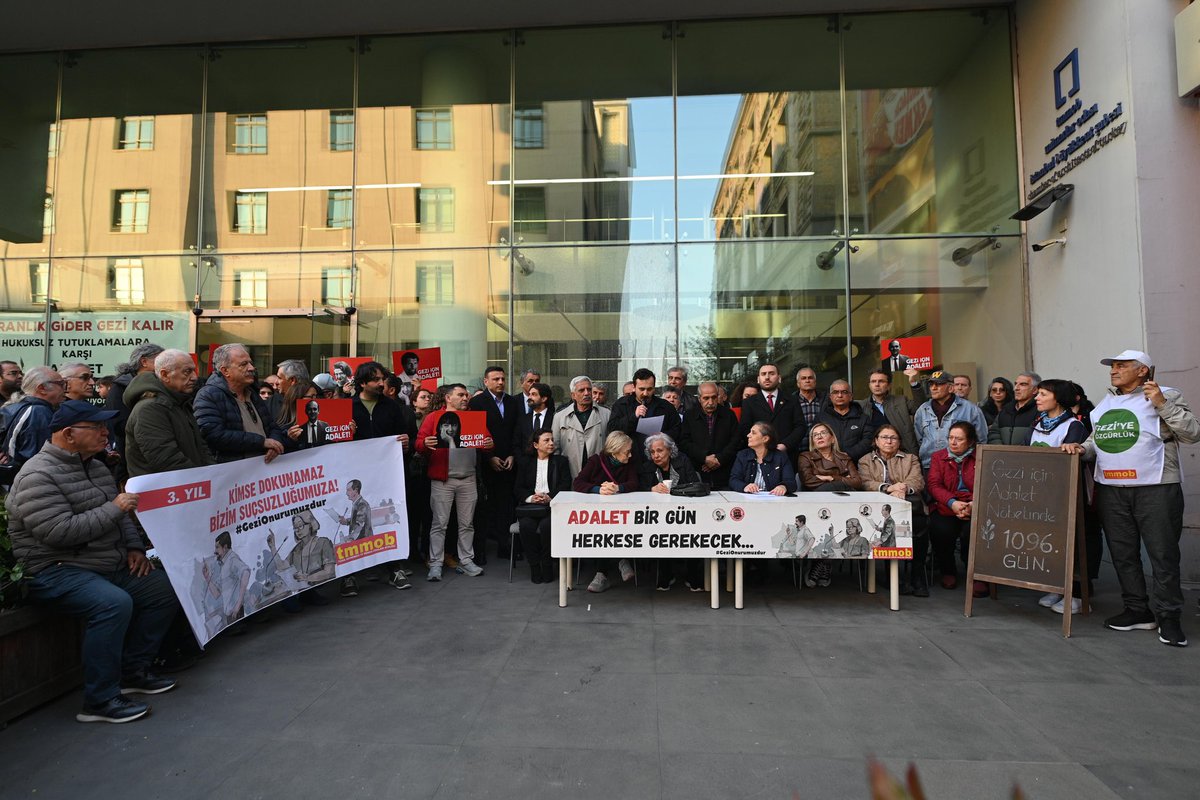 Adalet için omuz omuzayız. 

Kentimizi ve doğamızı koruyan, mesleklerinin gereğini yapan, bu nedenle yıllardır haksız yere Silivri'de tutulan, başta parti üyemiz Tayfun Kahraman, Hatay'ın seçilmiş milletvekili Can Atalay, Osman Kavala, Çiğdem Mater Utku ve Mine Özerden'e özgürlük