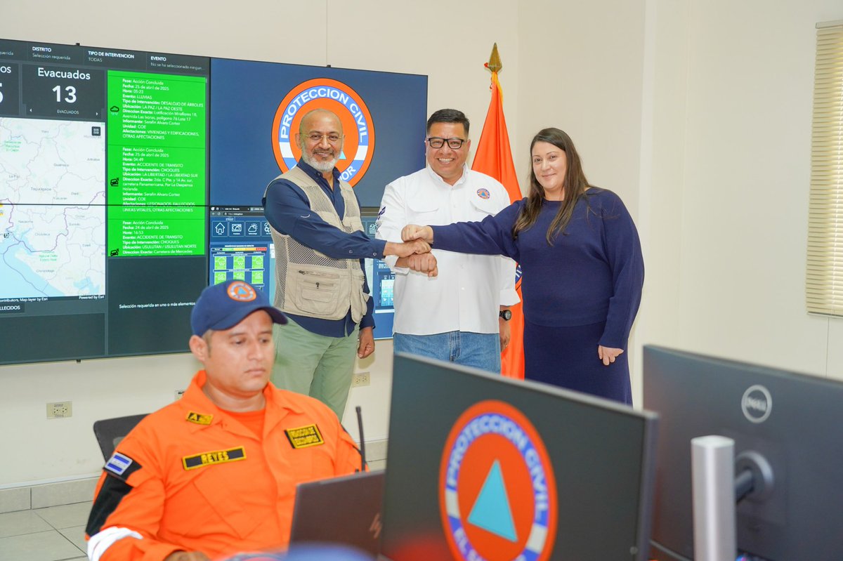 rlwfp's tweet image. ¡Salvar vidas es más efectivo cuando trabajamos juntos!🚨⛈️
Hoy @WFP_SV junto con @PROCIVILSV, @UEenElSalvador @eu_echo y @AgenciaEsco inauguramos la sala de crisis en Nejapa, un espacio equipado para fortalecer la preparación y respuesta a emergencias a través de:…