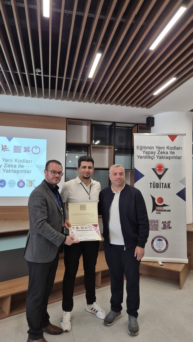 egitiminkodlari's tweet image. Dr. Öğr. Üyesi Halit IRMAK &quot;Yapay zeka ile eğitsel verilerin işlenmesi ve eğitimde uygulanması&quot; başlıklı sunumunu gerçekleştirdi. Sayın Dr. Öğr. Üyesi Halit IRMAK&apos;a projeye yaptığı değerli katkılardan dolayı teşekkür eder, hayatında başarılar dileriz.