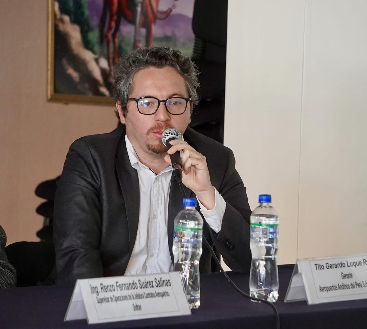 EspecialPro's tweet image. 📍#Arequipa 
Realizamos una sesión descentralizada en Yanahuara para discutir la modernización y mantenimiento del Aeropuerto Internacional Alfredo Rodríguez Ballón junto a funcionarios de Ositran, MTC, y ProInversión.

@ositranperu 
@MTC_GobPeru 
@ProInversionPe 
@congresoperu