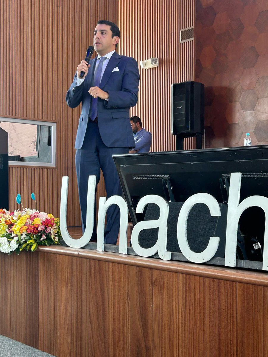 Hablando de derecho administrativo desde la Sultana de Los Andes. Un gusto siempre regresar a Universidad Nacional de Chimborazo en Riobamba