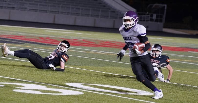 Thank you to the amazing photographers taking pictures for the yearbook🔥❤️ #football #photography #touchdown #runningbacks #widerecievers #SpreadLove