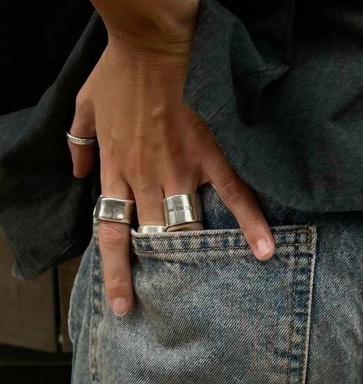 writerinparis's tweet image. friday