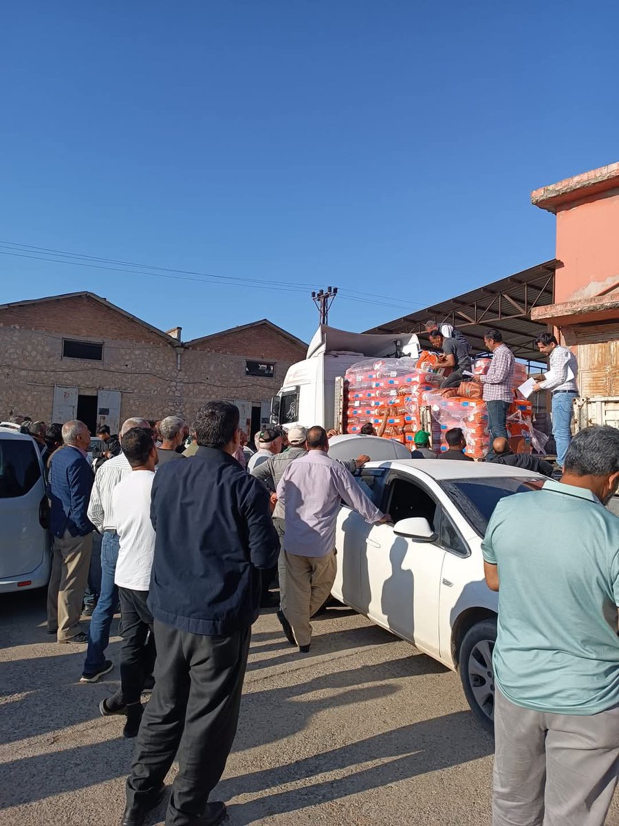 Tarım ve Orman Bakanlığımız tarafından yürütülen Tarım Arazilerinin Kullanımının Etkinleştirilmesi Projesi (TAKE) Kapsamında yürütülen "Hatay Deprem Yaralarını Pamuk İle Sarıyor" Projesi kapsamında pamuk ve soya tohumu dağıtımı gerçekleştirilmiştir.