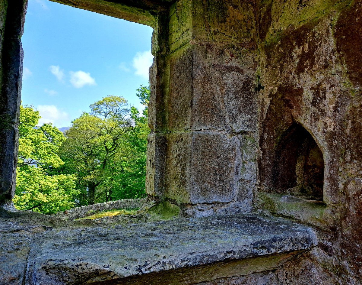 Had a wonderful research trip to Lochleven Castle for the novel I'm currently writing. The castle, on a small island in the loch, where Mary, Queen of Scots was imprisoned for a year.#scotland #lochlevencastle #castle #maryqueenofscots #amwriting #cosycrime #historicalfiction