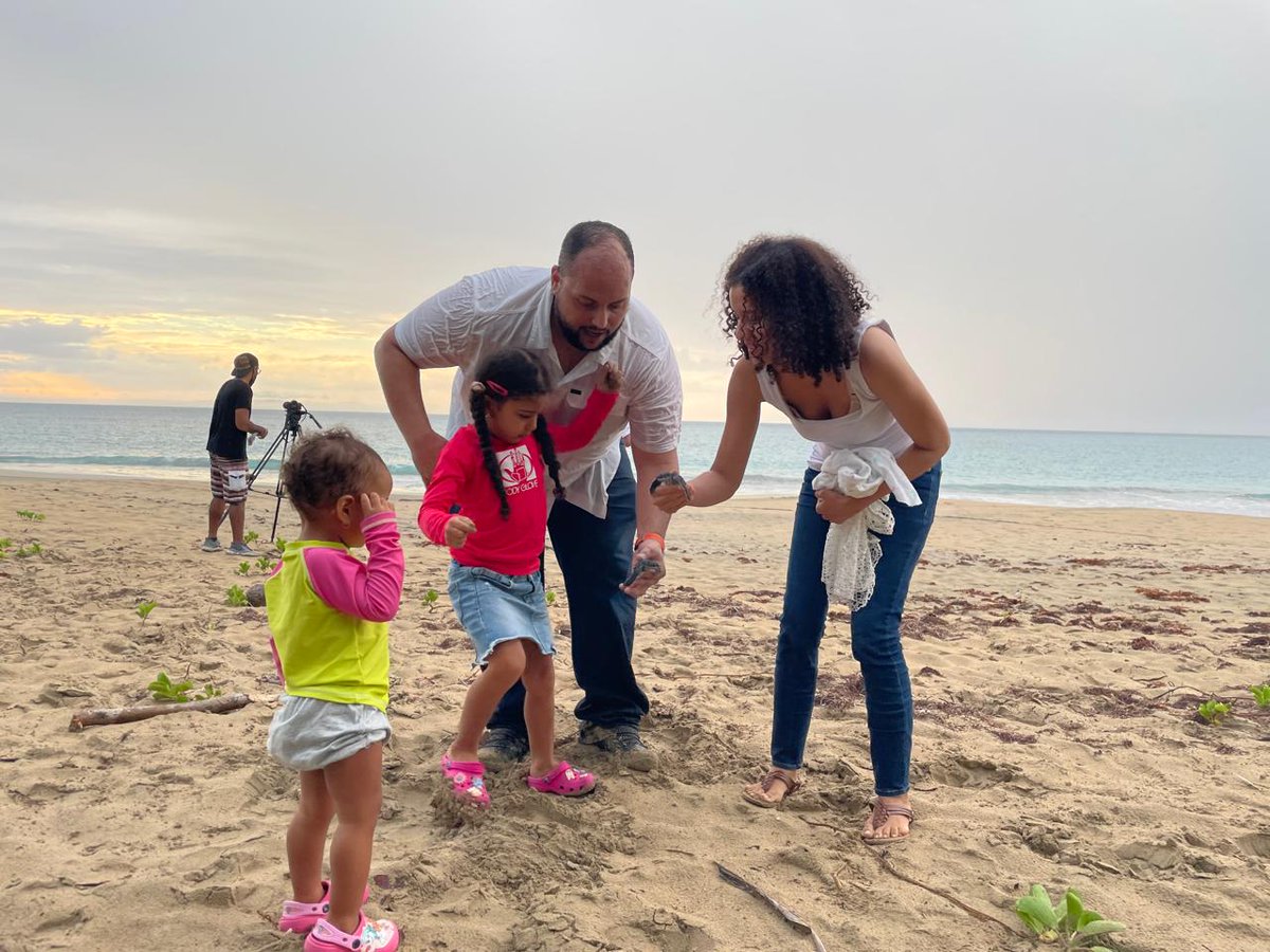 Trabajo y familia son dos partes fundamentales en mi vida. Tengo la fortuna de dedicarme a algo por lo que siento el más absoluto respeto y pasión; y me enorgullece hacer a mi familia parte de ello.