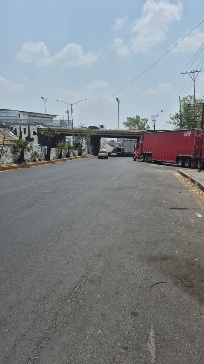 NotiExpres23's tweet photo. #25Abril 
Se retiran manifestantes, la vialidad fluye de manera regular en la Av Plan de Ayala y la glorieta de la Paloma de la Paz #Cuernavaca https://t.co/wQwjyPBhTf