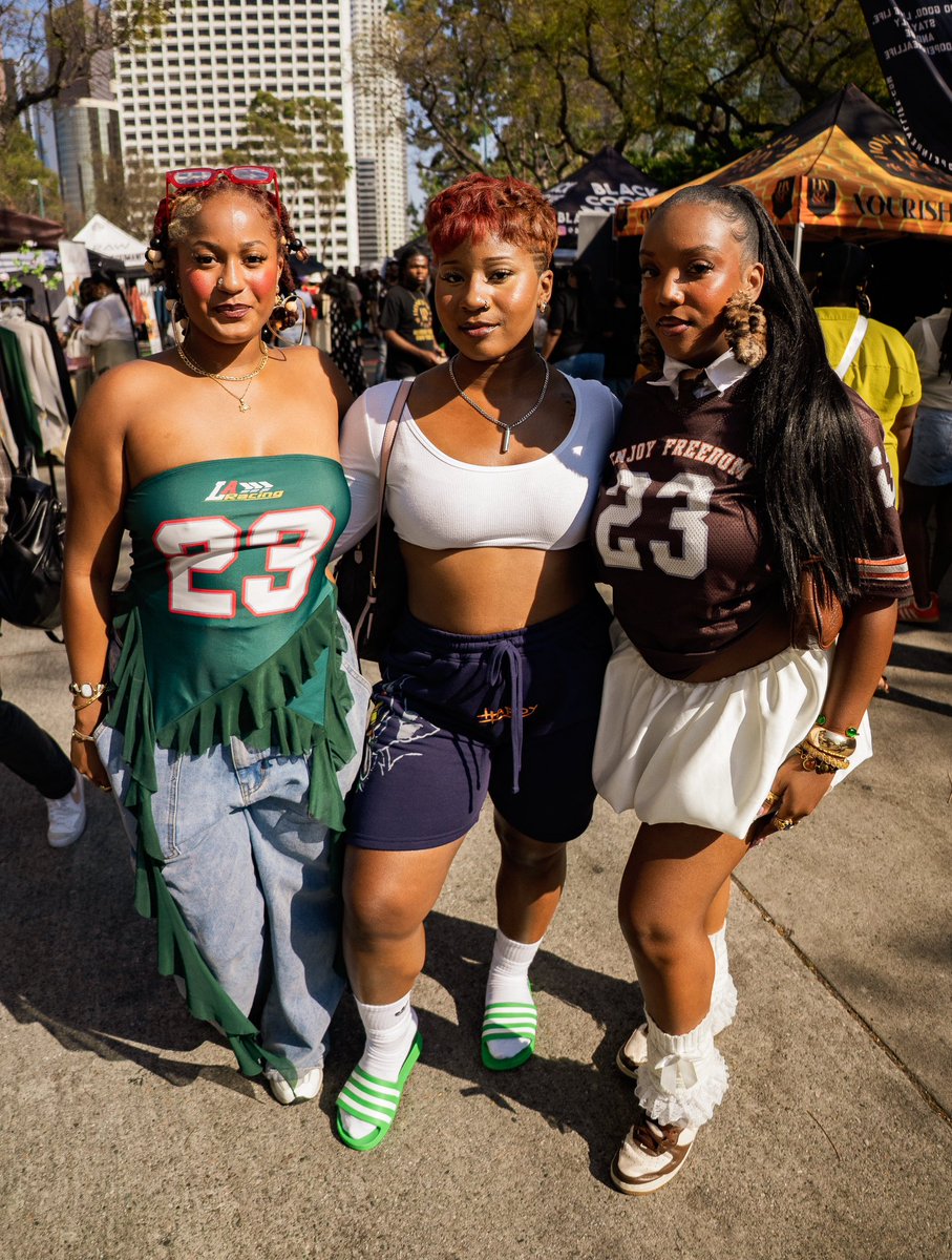 blackxtheblock's tweet image. Our BOTB Fam has the best style! Everywhere you look somebody is throwing a fit🔥🔥 From bold colors and prints to laid-back looks, y’all understand the assignment every 👏🏽 single 👏🏾time 👏🏿 Swipe through for some major fashion inspo for the next Black on the Block.