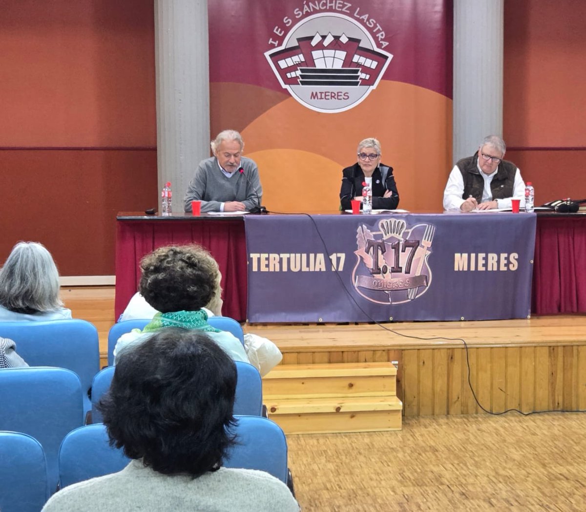 astursalud's tweet image. ▶️ Charla-coloquio de la Consejera de Salud, Concepción Saavedra en Tertulia 17 #Mieres

🗣️ Concepción Saavedra:
🔹 "Ninguna organización basada en el conocimiento y en la tecnología, como es la administración sanitaria, podrá sobrevivir sin adaptarse a las nuevas realidades. El