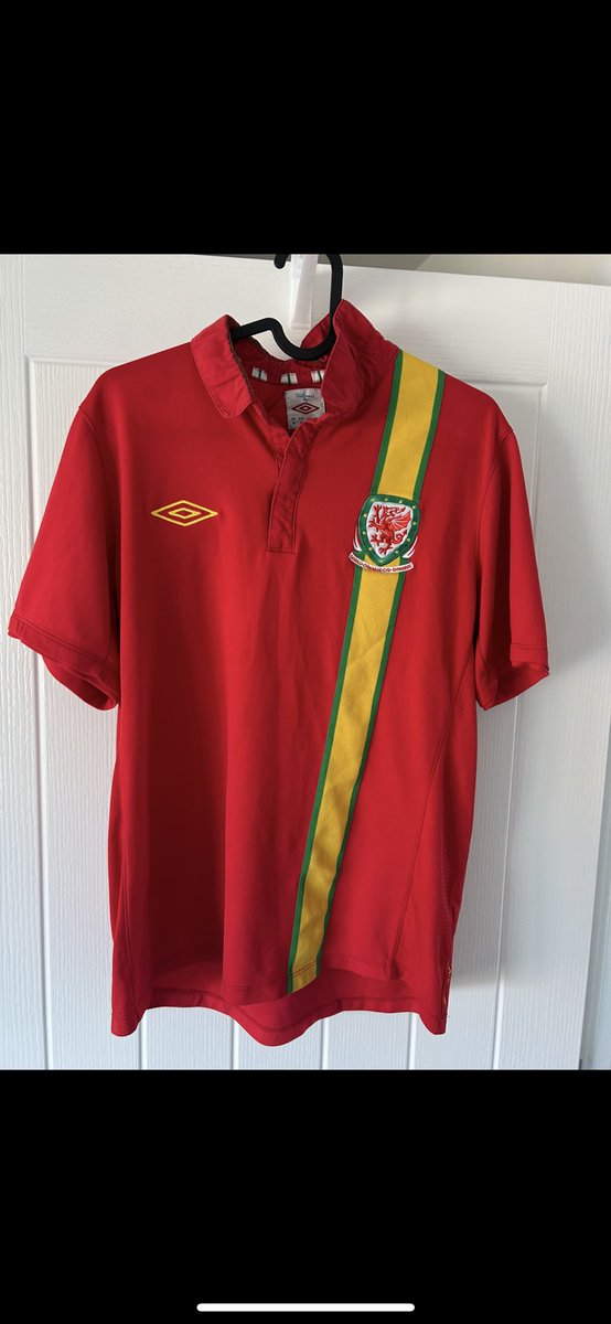 🏴󠁧󠁢󠁷󠁬󠁳󠁿 wales football shirt 

One of the most asked shirts about 

2012/2013 Home 

long sleeve XL - £80
Short sleeve M - £60