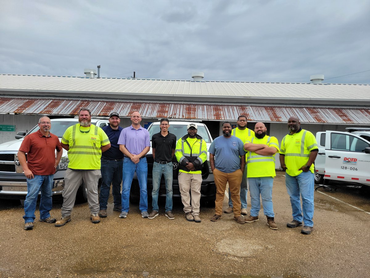 La_DOTD's tweet image. St. Martin and Lafayette construction crews showing their support for #NationalWorkZoneAwarenessWeek.
Remember this week aims to raise public awareness about the importance of work zone safety for both motorists and roadway workers. #GoOrange4Safety #NWZAW #respectthezone