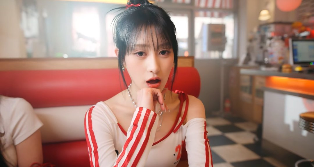 sionly1stle's tweet image. The mv is really amazing and the song is a nugget stan and supporter LOVEONE!! 
#Loveone #dramaqueen