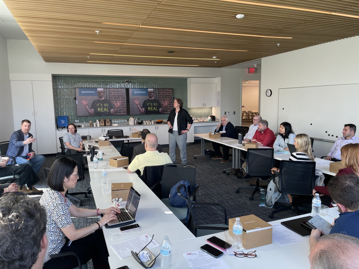 NORDTECHub's tweet image. Our @NORDTECHub team had fun yesterday at @Cornell for an immersive VR Demo. Thanks to @CornellCNF and @CTICornell for hosting a day full of innovation, as we explored how XR, VR & AR can shape the future of education and help train tomorrow’s high-tech workforce!🚀