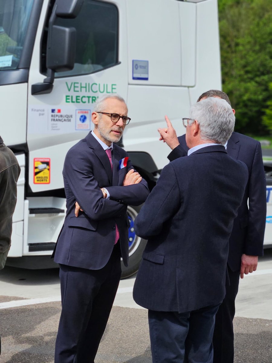Image de Préfet de la Marne - #Environnement
🚛🔌Le préfet Henri Prévost inaugure sur l'aire autoroutière 🅰️2⃣6⃣ de Sommesous l