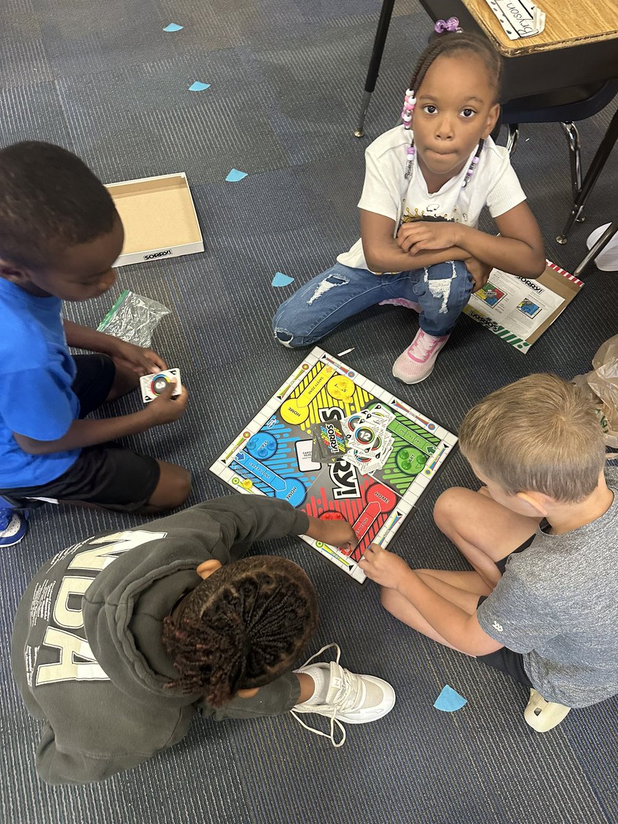 MsPoteat14's tweet image. G is for Game Day! Perfect for indoor recess 🎲♟️🌧️ @RTEFlightStatus