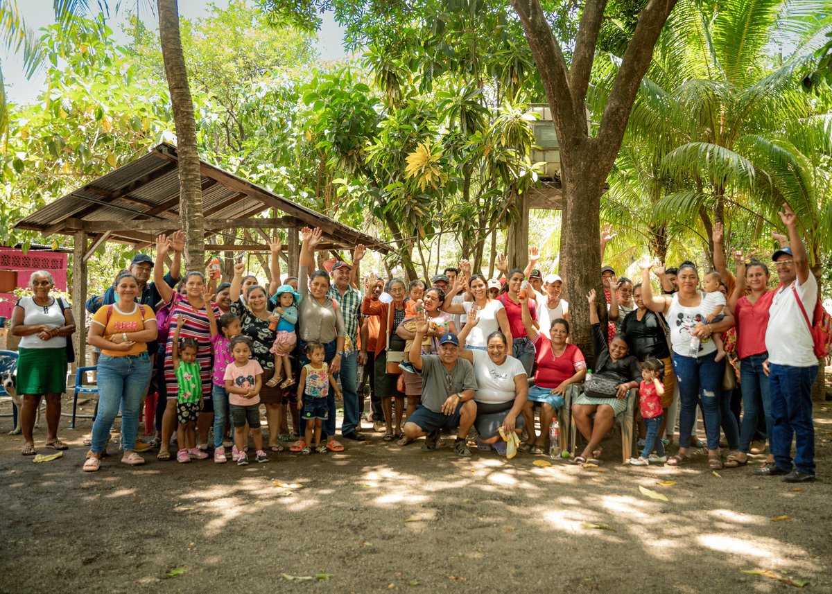 AmigosForChrist's tweet image. The community of El Bejuco hosted a vision trip for two other communties. Families from Tintal-Huispante and Villa Francia had the opportunity to learn firsthand from El Bejuco’s experience as they prepare to begin building their own clean water systems. 
#PathToTransformation