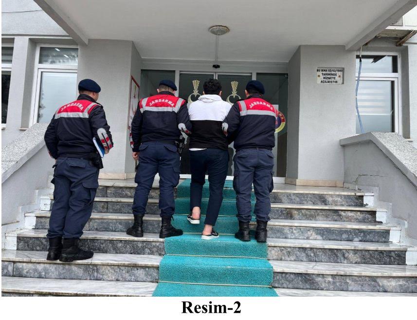 YÖN GAZETESİ (@gazeteyon) on Twitter photo JANDARMA OPERASYON YAPTI
ORDU’DA IRAK UYRUKLU BİR DAEŞ/SİLAHLI TERÖR SUÇLUSU YAKALANDI..<a href="/TCOrduValiligi/">Ordu Valiliği</a> <a href="/OrduEmniyet/">Ordu İl Emniyet</a> <a href="/obbbasindaire/">Basın Yayın ve Halkla İlişkiler Dairesi Başkanlığı</a> <a href="/OBB_Tar_Urtm/">Tarımsal Üretim Şube Müdürlüğü</a> <a href="/Ordu_MEM/">Ordu İl Millî Eğitim Müdürlüğü</a>
Tıkla oku.. facebook.com/osman.sahin.94… JANDARMA OPERASYON YAPTI
ORDU’DA IRAK UYRUKLU BİR DAEŞ/SİLAHLI TERÖR SUÇLUSU YAKALANDI..<a href="/TCOrduValiligi/">Ordu Valiliği</a> <a href="/OrduEmniyet/">Ordu İl Emniyet</a> <a href="/obbbasindaire/">Basın Yayın ve Halkla İlişkiler Dairesi Başkanlığı</a> <a href="/OBB_Tar_Urtm/">Tarımsal Üretim Şube Müdürlüğü</a> <a href="/Ordu_MEM/">Ordu İl Millî Eğitim Müdürlüğü</a>
Tıkla oku.. facebook.com/osman.sahin.94…