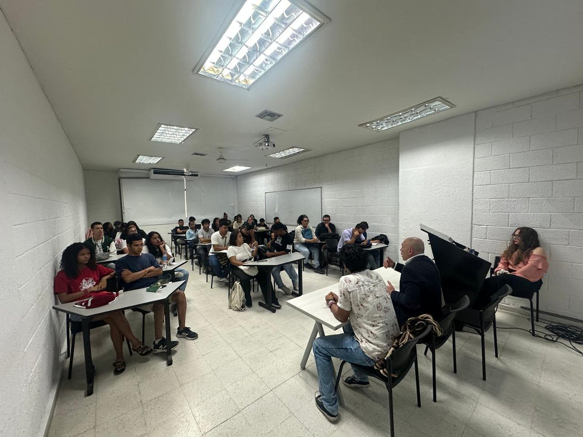 Fructífero encuentro con estudiantes de la Universidad del Atlántico en Barranquilla. El impacto del bloqueo contra #Cuba durante más de 65 años. El bloqueo no es embargo. El pueblo de Cuba no solo resiste sino vence y vencerá el genocida bloqueo fue la conclusión más importante.