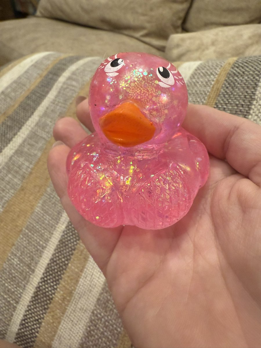 Малому дали подарок у стоматолога 
Найдите подвох 😂