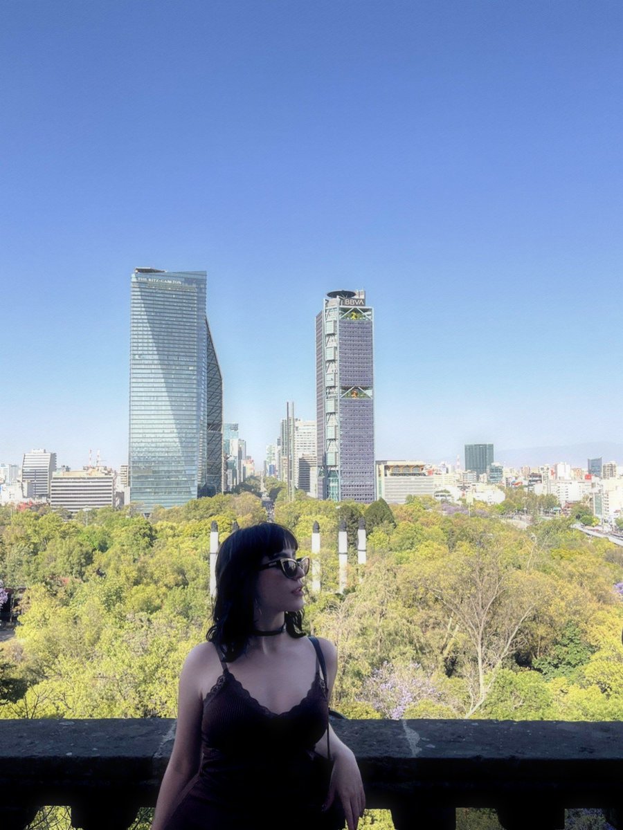 VioletNFLQueen's tweet image. out here seein the world and livin it up