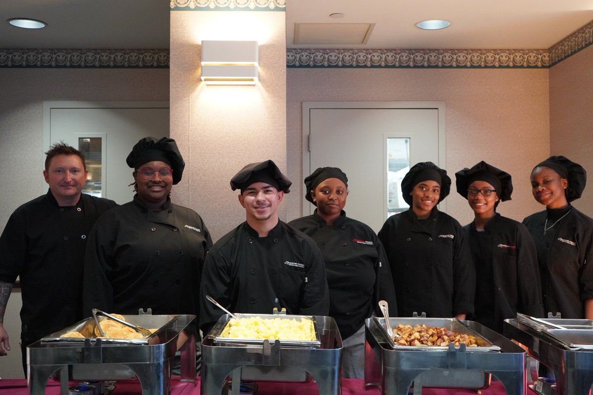Buffalo_Schools's tweet photo. Stop by Emerson School of Hospitality BPS 302 between April 29 and May 2 to enjoy some authentic Mexican food. If you're in the mood for fried shrimp or pork belly tacos, flavorful tortillas, check out our menu here. We're located at 70 W. Chippewa. We can't wait to serve you. https://t.co/dXoATuiUg9