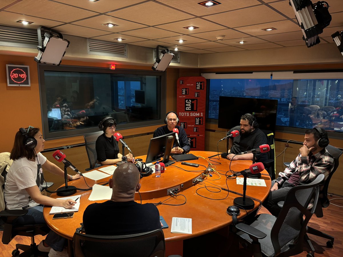 No ho sé RAC1 (@nohoserac1) on Twitter photo La tertúlia!
📌 El Reial Madrid s'ha plantat per les declaracions que ha fet un dels àrbitres de la final de demà.
📌 Unes 250 mil persones s'han acomiadat del papa Francesc a la capella ardent a la basílica de Sant Pere.
🗣️<a href="/silviacanovas/">Sílvia Cànovas</a>, <a href="/oriolribet/">Oriol Ribet Casademunt</a>, <a href="/rafalopez/">Rafael López</a> i <a href="/cugatmataro/">Cugat Comas</a> La tertúlia!
📌 El Reial Madrid s'ha plantat per les declaracions que ha fet un dels àrbitres de la final de demà.
📌 Unes 250 mil persones s'han acomiadat del papa Francesc a la capella ardent a la basílica de Sant Pere.
🗣️<a href="/silviacanovas/">Sílvia Cànovas</a>, <a href="/oriolribet/">Oriol Ribet Casademunt</a>, <a href="/rafalopez/">Rafael López</a> i <a href="/cugatmataro/">Cugat Comas</a>