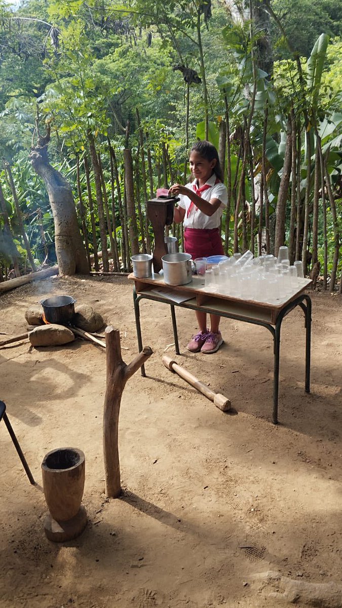 #PorCubaJuntosCreamos, en saludo al #1Mayo <a href="/ETECSA_Cuba/">ETECSA</a> en su programa de actividades visitamos escuela en la serranía. #Granma en 1 de Mayo por un 26 de victorias. <a href="/ETECSA_Cuba/">ETECSA</a> <a href="/rolytellez24/">Rolando Tellez Rivas</a> <a href="/JosefaMigdalia/">Migdalia Josefa Barreiro Cisneros</a> <a href="/YudelkisOrtizB/">Yudelkis Ortiz Barceló</a> <a href="/ElbaBallate/">Elba Rosa Pérez Ballate 🌹🇨🇺🌴</a> <a href="/FonsecaOsmely/">Osmely Yudinich Fonseca Rosabal</a>