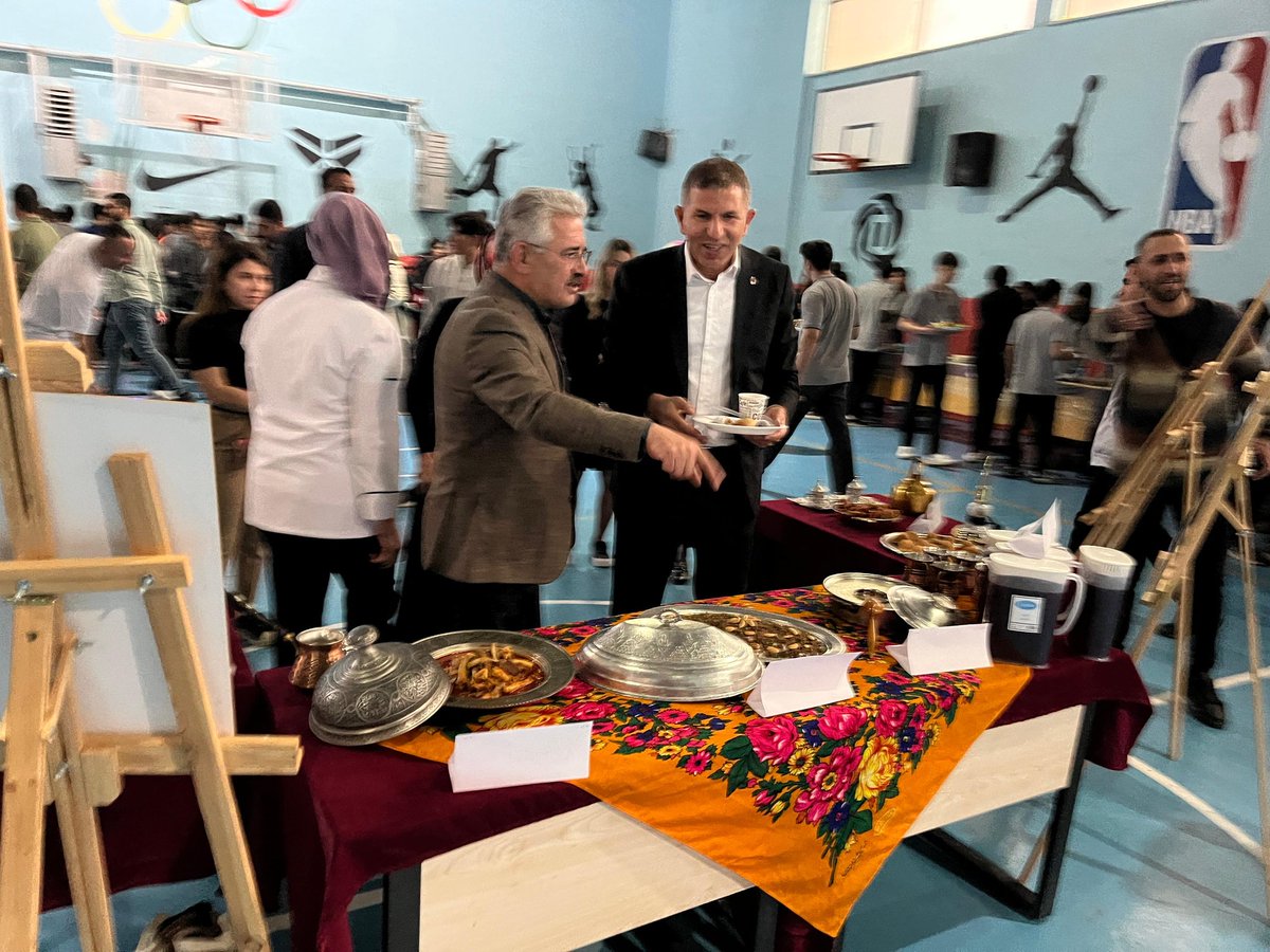 Şube Yönetim Kurulumuz ile birlikte  Yenişehir Diyarbakır Anadolu Lisesi'nin #Gazzeli çocuklar için düzenlediği kermeste yer aldık. Her lokmada bir dua, her katkıda bir umut vardı. Mazlum coğrafyalara uzanan bu vicdanlı yüreklere sonsuz teşekkürler.
 #GazzeİçinBirlikte"