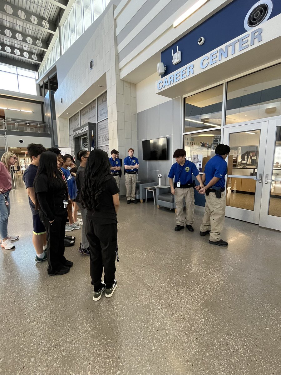TECC East (@tecceast) on Twitter photo We hosted @valleyridgees 5th Graders on campus this week. Our Law Enforcement students showed them the ropes and a demo of handcuffing basics. Thanks for visiting Jaguars! @lewisvilleisd <a href="/lisdcte/">Career & Technical Education Lewisville ISD</a> We hosted @valleyridgees 5th Graders on campus this week. Our Law Enforcement students showed them the ropes and a demo of handcuffing basics. Thanks for visiting Jaguars! @lewisvilleisd <a href="/lisdcte/">Career & Technical Education Lewisville ISD</a>