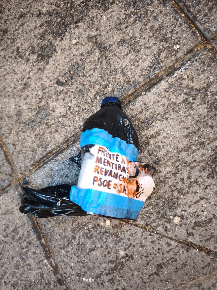 PSOE's tweet photo. Desde el PSOE condenamos un acto violento en una sede de Cantabria durante la celebración de un acto de memoria democrática. https://t.co/oHcPtXDWeW