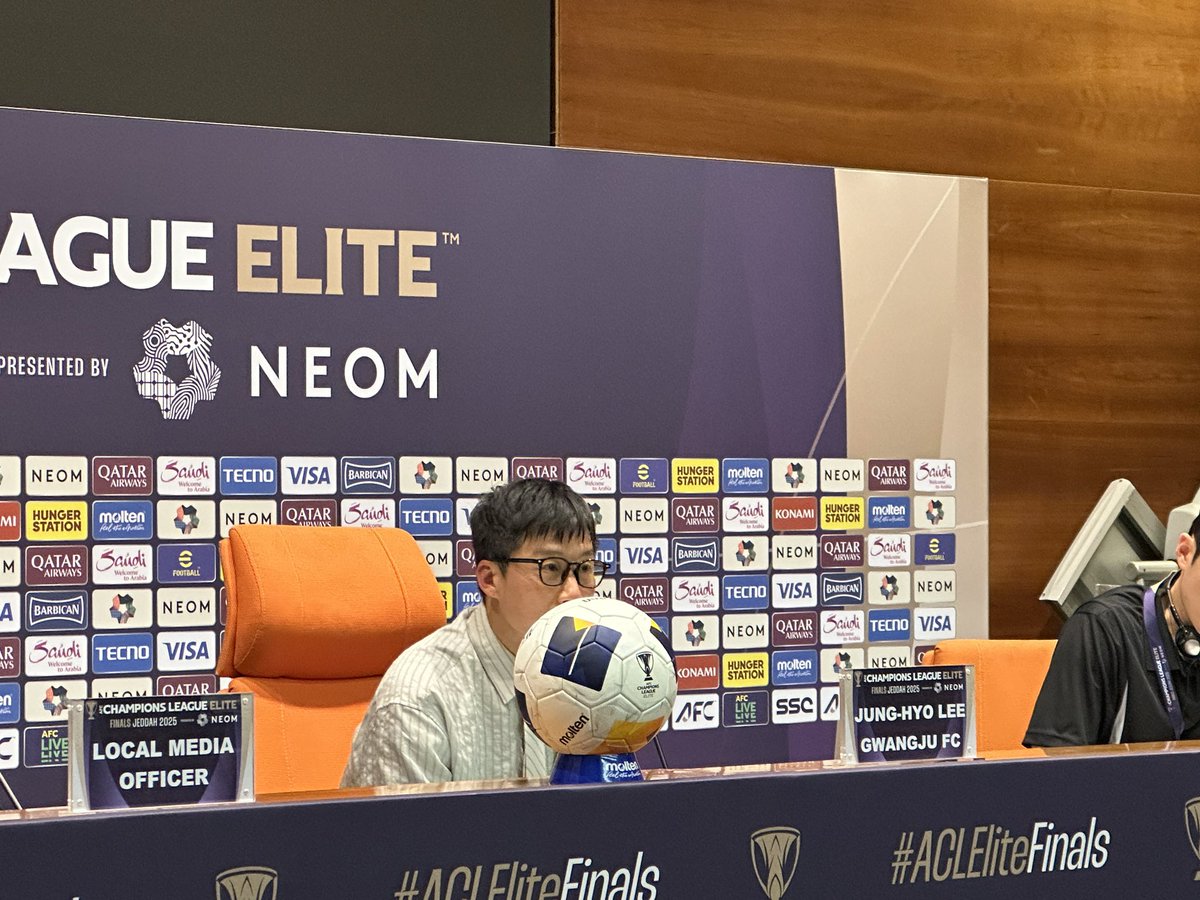 🚨🚨🚨🚨🚨🎙️ مدرب غوانغجو الكوري هيو لي :

"الهلال حاربنا من كل اتجاه، لم يرحمنا".