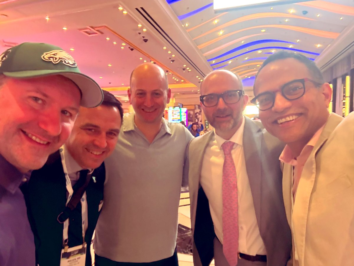 peepeeDoctor's tweet image. With onc kings ! @daviesbj @uretericbud @wandering_gu @m_e_nielsen #AUA25 #friendship @AmerUrological