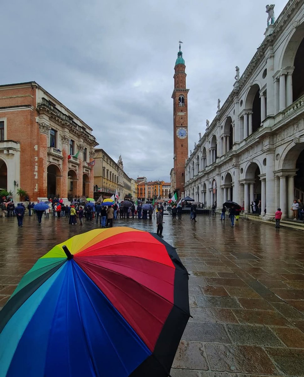 #4disera manifestazione #25Aprile a Vicenza 😂😂😂😂😂
