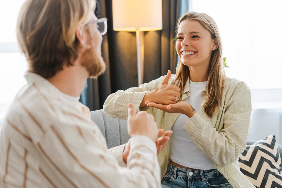 BPABenefits's tweet image. It&apos;s Sign Language Week! Let&apos;s shine a spotlight on the incredible power of communication beyond spoken words. 🙌✨ Every gesture has meaning; together, we can cultivate appreciation for sign language within our communities. #SignLanguageWeek #CommunicationForAll