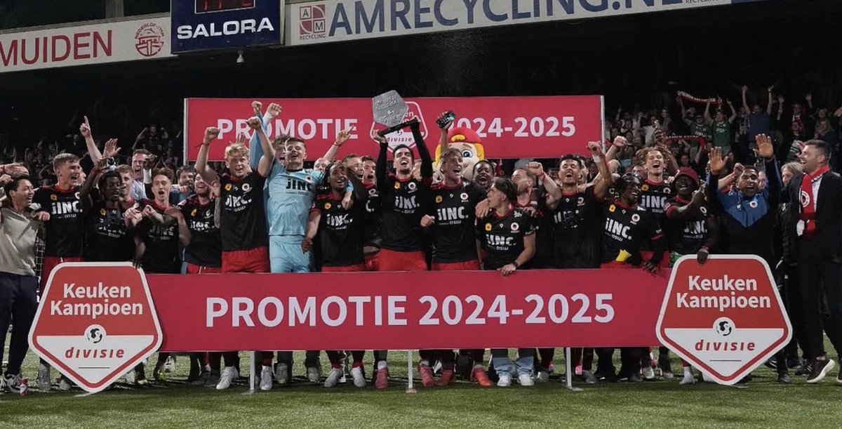 spelersvakbond's tweet image. Gefeliciteerd @excelsiorrdam 
🎉🏟️⚽️

#promotie #eredivisie #excelsior