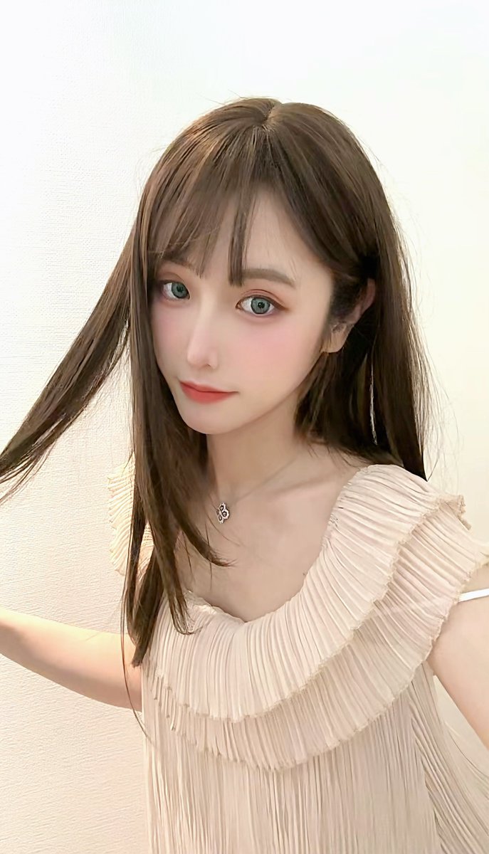由始至終 只愛你一位
難以代替 愛得多仔細
靜看著對方無言語
仍然是覺安慰 https://t.co/CBG533RmeX