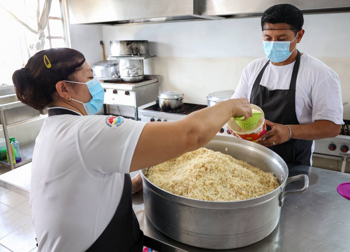 qrooexpress's tweet image. Sostiene Ana Paty Peralta compromiso con #sectoresvulnerables - wp.me/p7T9nn-dzt
#QRooExpress #Noticias #Cancún #BenitoJuárez #QuintanaRoo #QRoo #México #Entérate #SeguirTransformando #CancúnNosUne @anapatyp #Alimentos #AsistenciaAlimentaria #JusticiaSocial