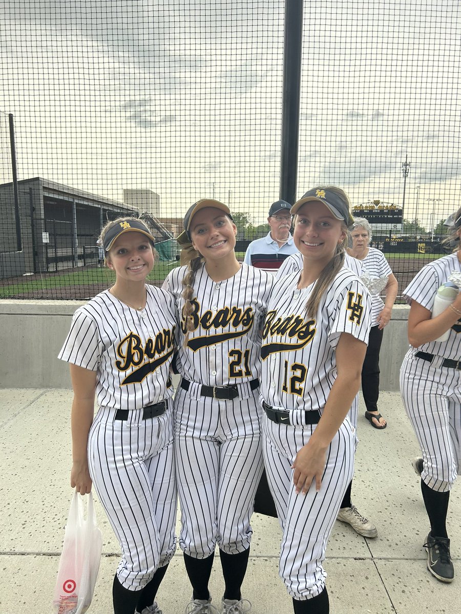 Softball celebrated 3 seniors on senior night!! Game ended up being canceled come support the softball bears next Monday at home!!🔥