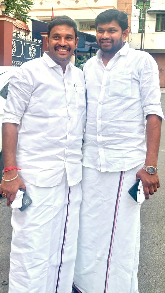 selvam_dmk_'s tweet photo. இன்று பிறந்தநாள் காணும் 
திராவிட முன்னேற்றக் கழகத்தின் 
இளம் ஒன்றிய செயலாளர் சிறந்த செயல் வீரர் அன்புக்குரிய தம்பி 
#கொளத்தூர்_மிதுன் அவர்களுக்கு நெஞ்சம் நிறைந்த  பிறந்தநாள் நல்வாழ்த்துக்கள் 💐 https://t.co/g3ZG3eEVto