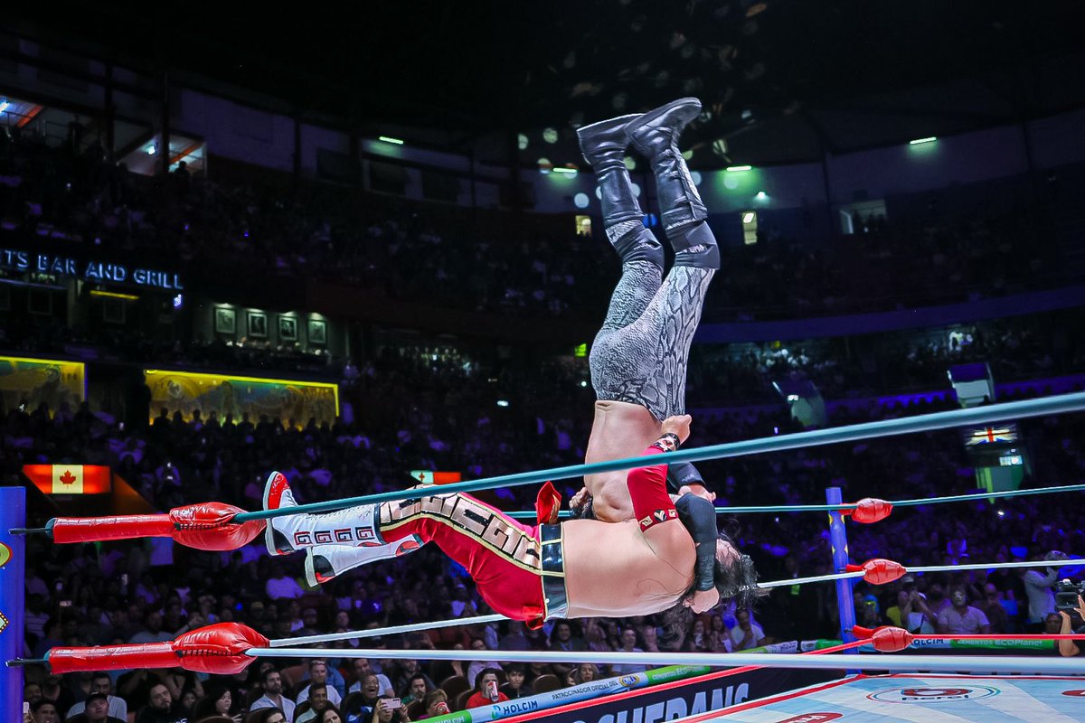 CMLL_OFICIAL's tweet image. ¡Guerrero Special! El Luchador de Otro Nivel, Último Guerrero, ha superado a Matthew Justice con su especialidad para convertirse en el nuevo Campeón de Peso Abierto de MLW. 

#ViernesEspectacularCMLL 
#CMLLvsMLW 
📺 EN VIVO “Campeón Mundial” y “Leyenda”: youtube.com/live/msRGczbsJ…