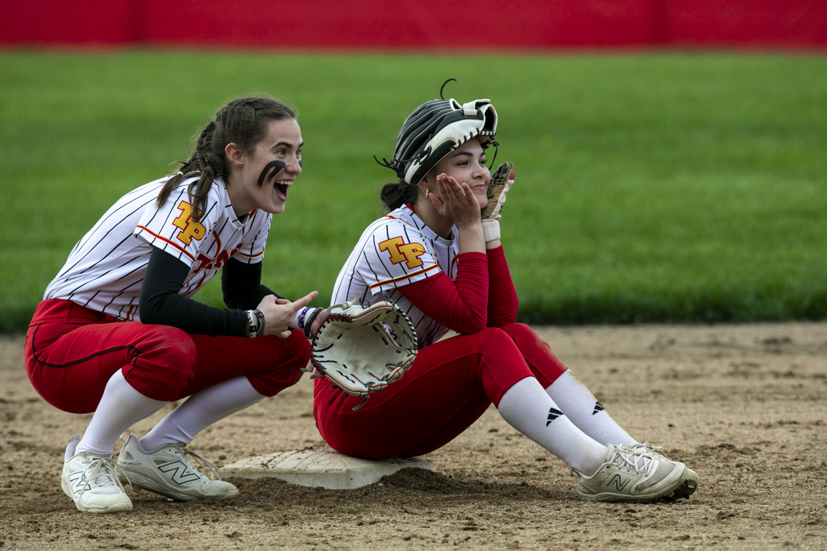 Vincent Johnson (@vincentdjohnson) on Twitter photo Nothing to see here. Just #softball girls, doing softball stuff. #TinleyPark
<a href="/TinleyParkHigh/">Tinley Park High School</a> <a href="/TPTitanSoftball/">Titans Softball</a> Nothing to see here. Just #softball girls, doing softball stuff. #TinleyPark
<a href="/TinleyParkHigh/">Tinley Park High School</a> <a href="/TPTitanSoftball/">Titans Softball</a>