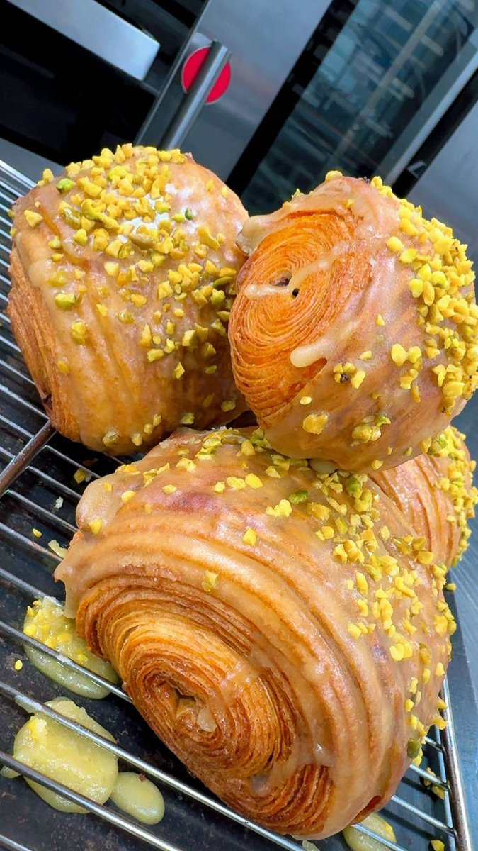 ChefKiarie's tweet photo. Indulging in a slice of pastry heaven, where buttery layers meet the sweetness of pistachio perfection,Every bite is a masterpiece: flaky, nutty, and oh-so-pistachio what else do you want?? Just stay on this dream🥰🤗 

#fypシviral #chefkiarie  #chefkiariemasterclass #doha #qatar https://t.co/w2Q5JtXHZO
