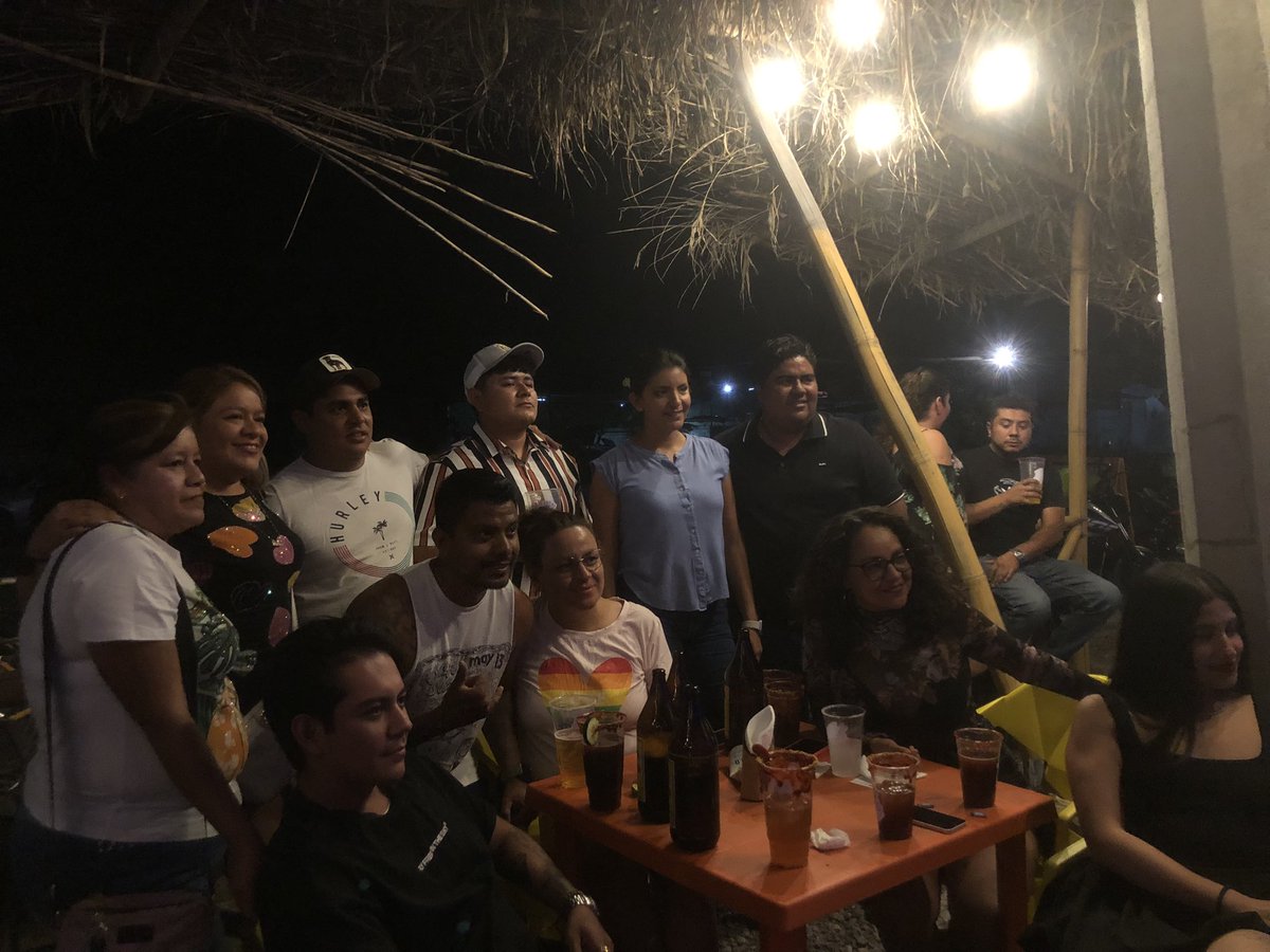 Tequesquitengo's tweet photo. Después de la puesta de sol, empieza la vida nocturna en Tequesquitengo
📱Informes y reservaciones (55) 2957 1757 https://t.co/dEte1gM8Cd