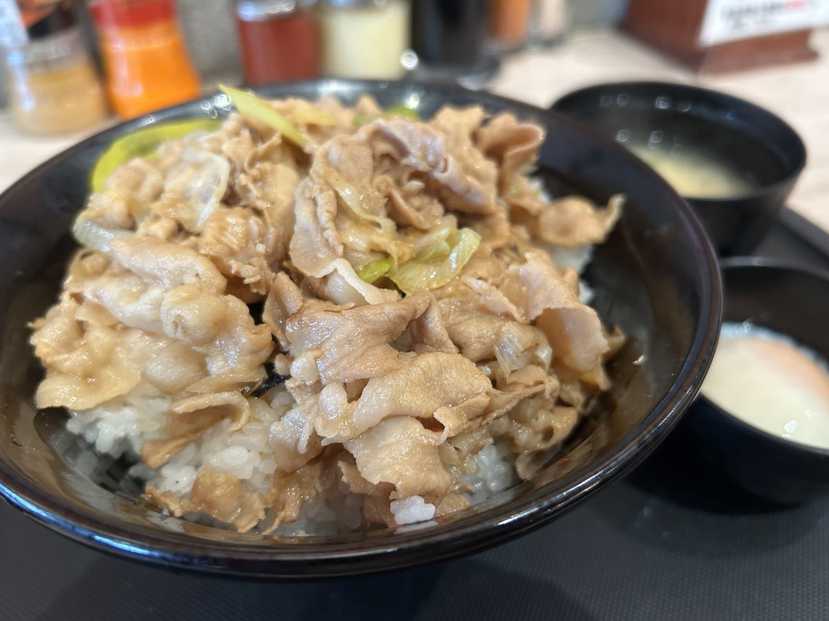一体何年ぶりだ！ってぐらい超絶久々にすた丼🍖🥚
ジャンクな味わいですんごく美味え…