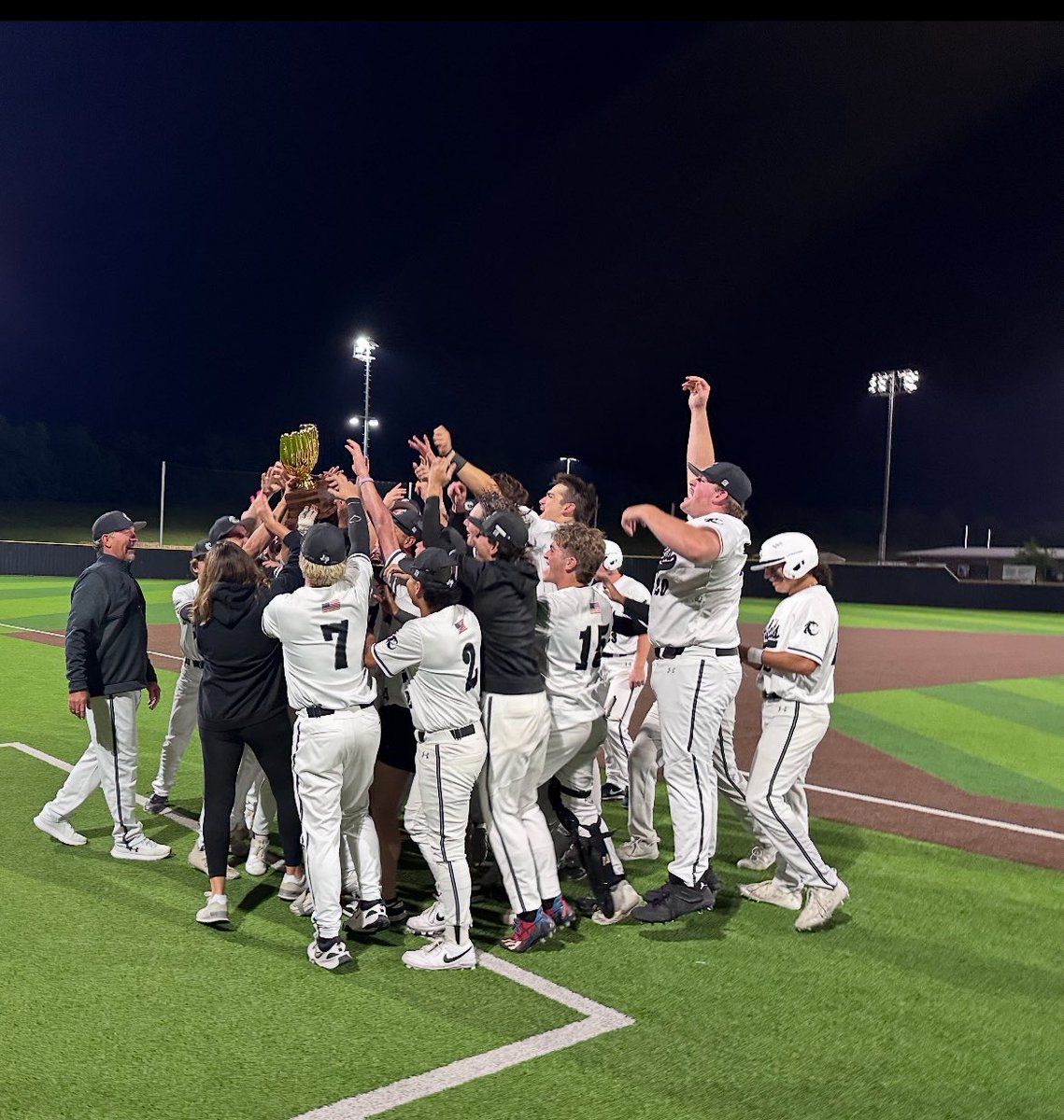 Guyer_Baseball's tweet photo. Gold Glove Season. On to round 2 https://t.co/hsJ3lYCoIu