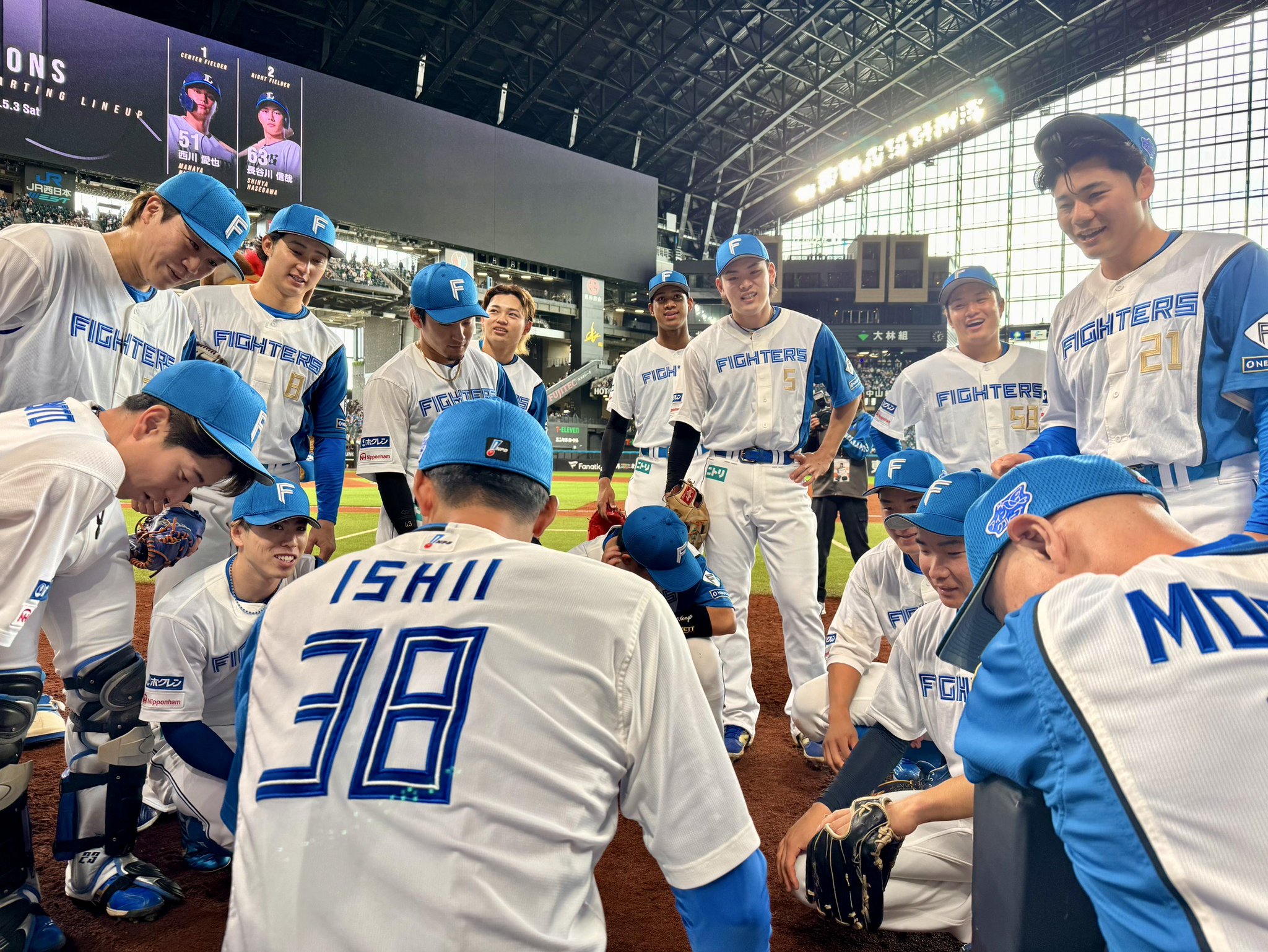 お値下げ✨北海道　日本ハム　ファイターズ　石井一成　サイン付き　ユニフォーム 北海道日本ハムファイターズ 石井一成 2017限定ユニフォーム