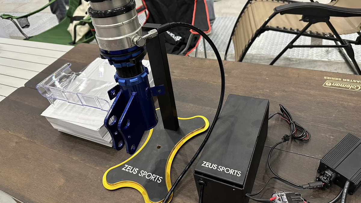 LittleBrave_96's tweet photo. 本日現物見て来まして。
リトルブレイブでも油圧リフトキット、ZEUS SPORTSさんのGEOID取り扱いになりました⭕️
取り付けには、バネ交換が必要な場合もあります。お気軽にご相談下さい。
最初の1台目は工賃サービスもあるかも?
#GEOID
#リフティングユニット https://t.co/t86TJWurJ5
