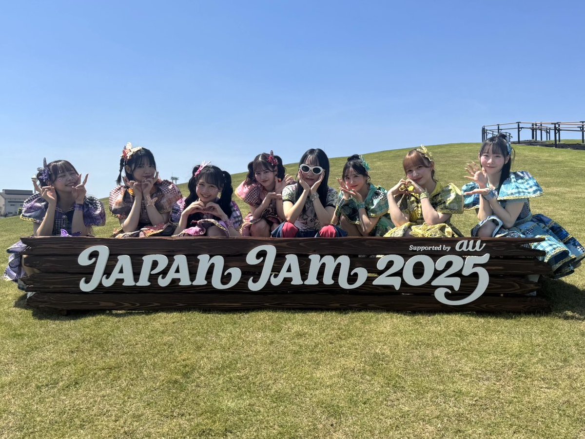 パンツのチャームがとっても凝っていて可愛くてじっとみてしまいました