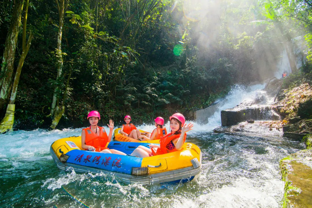 iGuangdong's tweet photo. This #MayDay holiday, escape to #Qingyuan and go river rafting!🌊

Feel the river's gentle rush, embrace the thrills, and be enchanted by #nature's charms!🍃 #VisitGD #NatureMagic https://t.co/gMybnycC66
